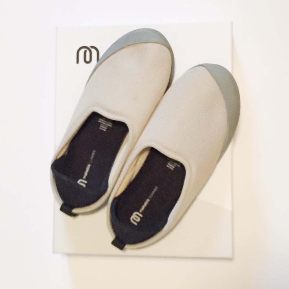 Mahabis Slippers w/ box / Women (37 EU, 6.5-7 US)
